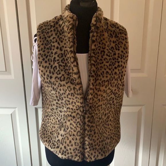 Preston & York faux fur leopard zippered vest. Small - Picture 1 of 5